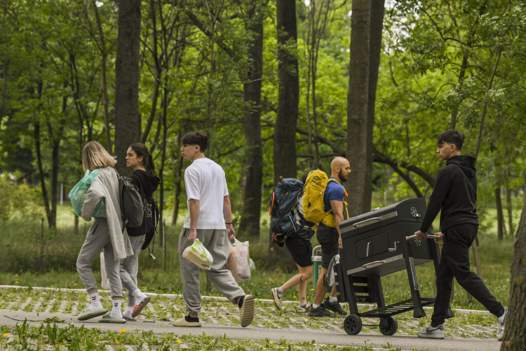 Beograd 01. maj 2024. Prvomajski uranak, tadicionalno okupljanje građana u prirodi kraj rostilja povodom Međunarodnog praznika rada, 1. maja Foto:Goran Srdanov/Nova.rs