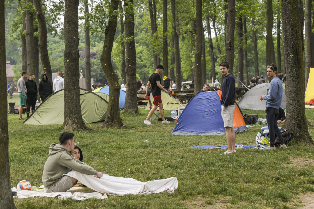 Beograd 01. maj 2024. Prvomajski uranak, tadicionalno okupljanje građana u prirodi kraj rostilja povodom Međunarodnog praznika rada, 1. maja Foto:Goran Srdanov/Nova.rs