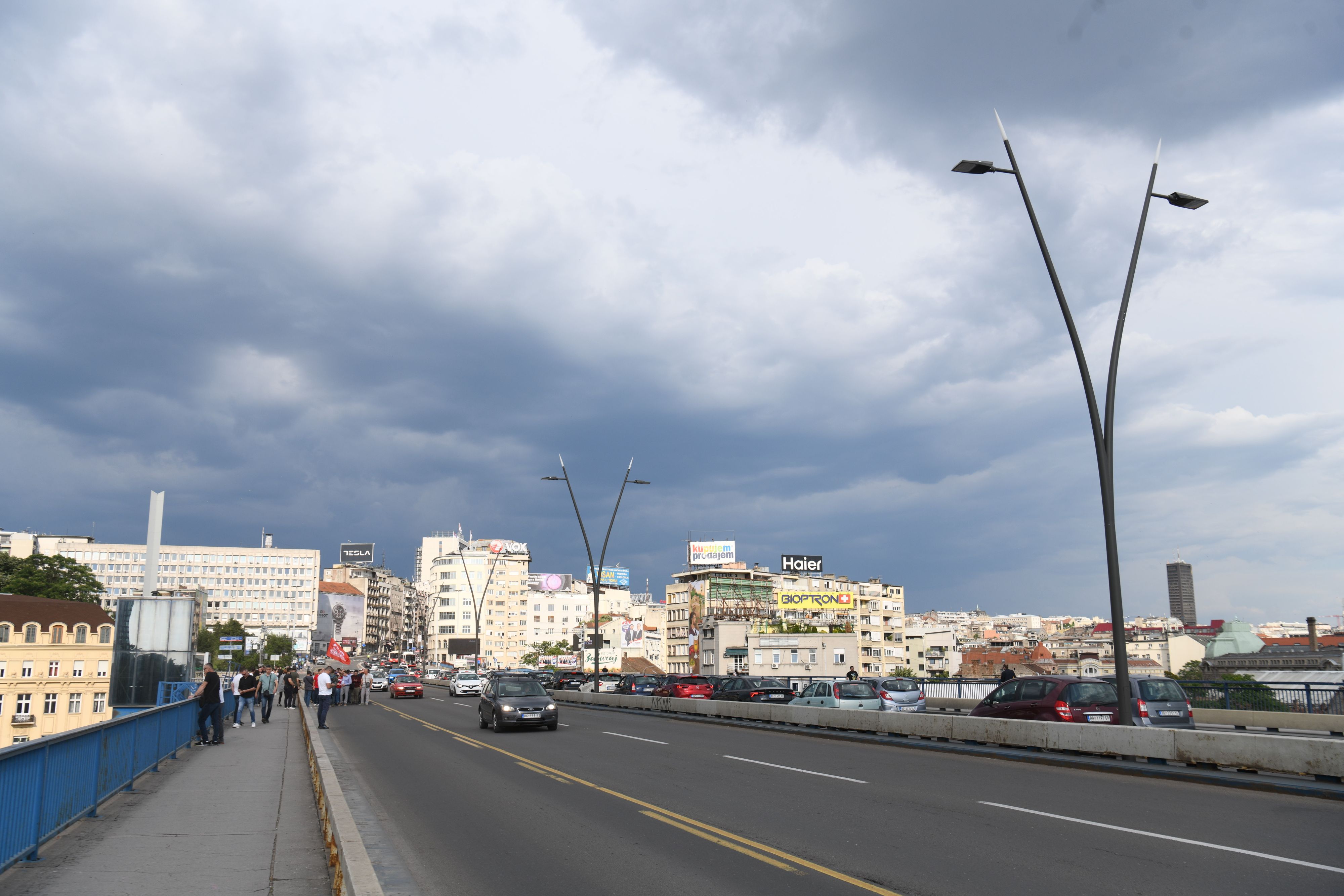 Beograd 27.05.2024. Brankov most, blokada saobraćaja, protest radnika, zaposlenih u GSP-u. GSP, Gradsko saobraćajno preduzeće, protest, blokada saobraćaja, blokada žute trake, žuta traka Foto: Filip Krainčanić/Nova.rs