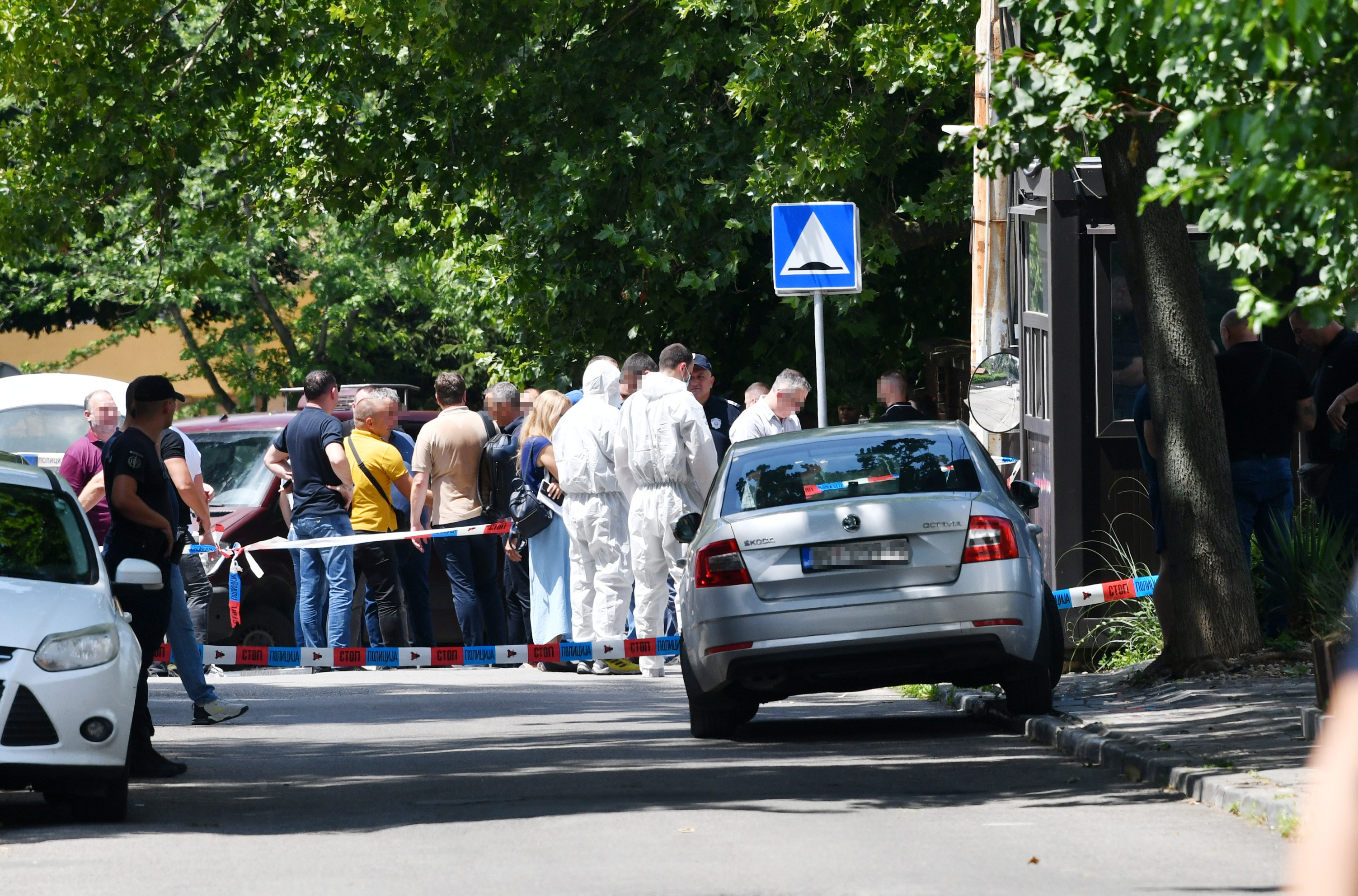 Izraelska ambasada, 
Beograd 29. jun 2024. Napad ispred ambasade, nepoznato lice pucalo je iz samostrela u pripadnika Žandarmerije koji je bio na dužnosti obezbeđenja ambasade Izraela policija specijalna policija Foto:Vesna Lalić/Nova.rs