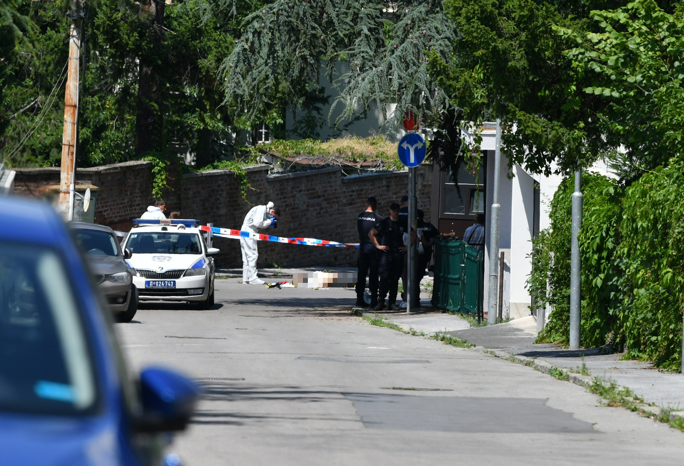 Izraelska ambasada, 
Beograd 29. jun 2024. Napad ispred ambasade, nepoznato lice pucalo je iz samostrela u pripadnika Žandarmerije koji je bio na dužnosti obezbeđenja ambasade Izraela policija specijalna policija Foto:Vesna Lalić/Nova.rs