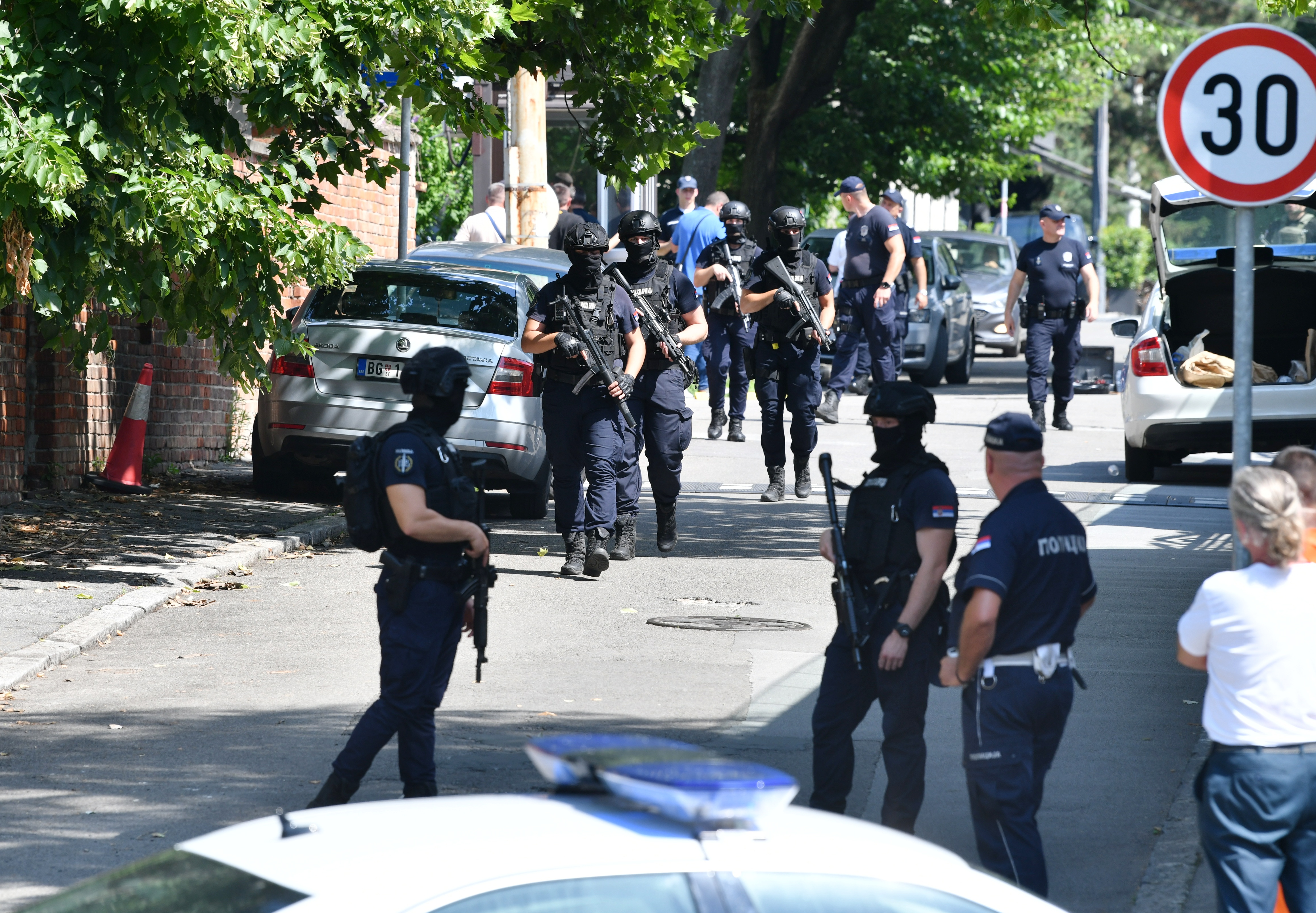 Izraelska ambasada
Beograd 29. jun 2024. Napad ispred ambasade, nepoznato lice pucalo je iz samostrela u pripadnika Žandarmerije koji je bio na dužnosti obezbeđenja ambasade Izraela policija specijalna policija Foto:Vesna Lalić/Nova.rs