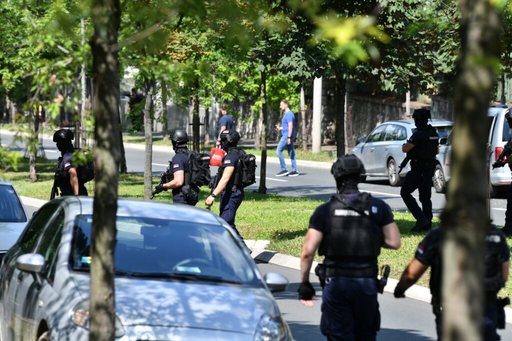 Izraelska ambasada
Beograd 29. jun 2024. Napad ispred ambasade, nepoznato lice pucalo je iz samostrela u pripadnika Žandarmerije koji je bio na dužnosti obezbeđenja ambasade Izraela policija specijalna policija Foto:Vesna Lalić/Nova.rs
