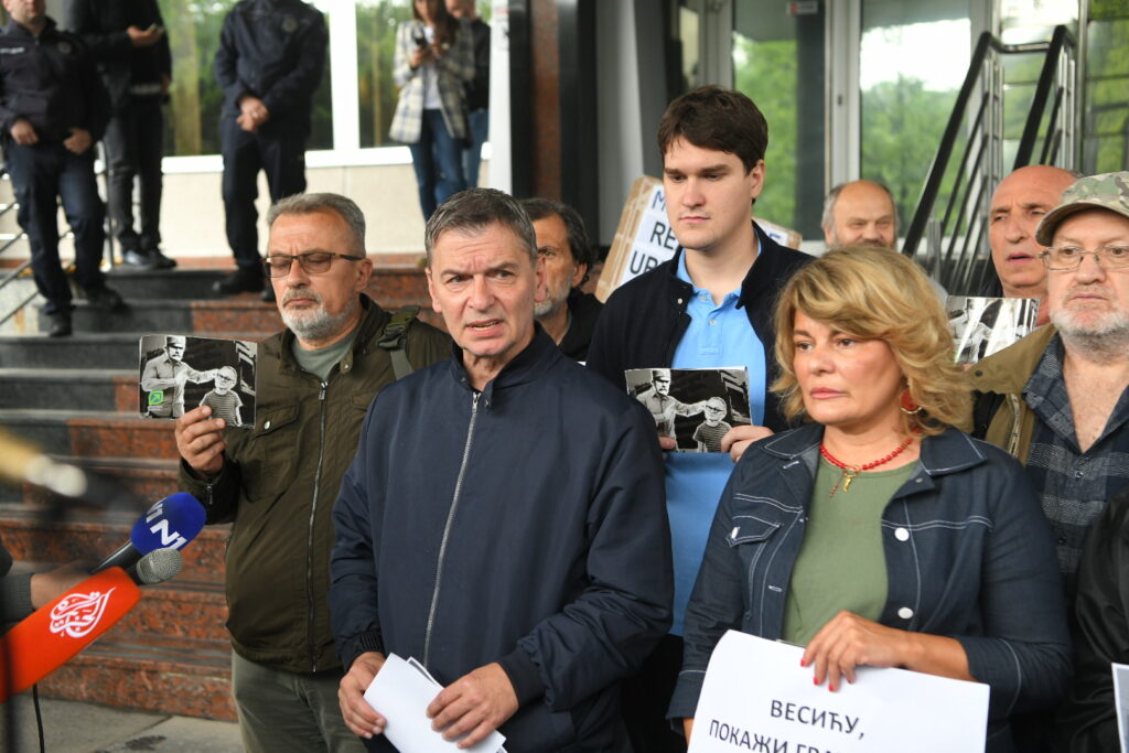 Beograd, 24.05.2024. Pokret Ekološki ustanak, protest “Stop rušenju Generalštaba” ispred Ministarstva građevinarstva, saobraćaja i infrastrukture. Foto: Amir Hamzagić/Nova.rs