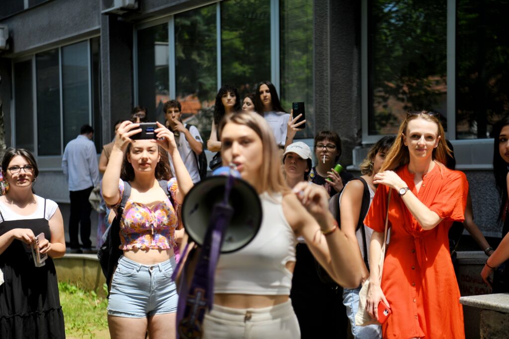 Beograd, 07.06.2024. FPN; Fakultet političkih nauka, Protest protiv izbora za dekana Slaviše Orlovića, Slaviša Orlović, seksualni nasilnik Foto: Filip Krainčanić/nova.rs