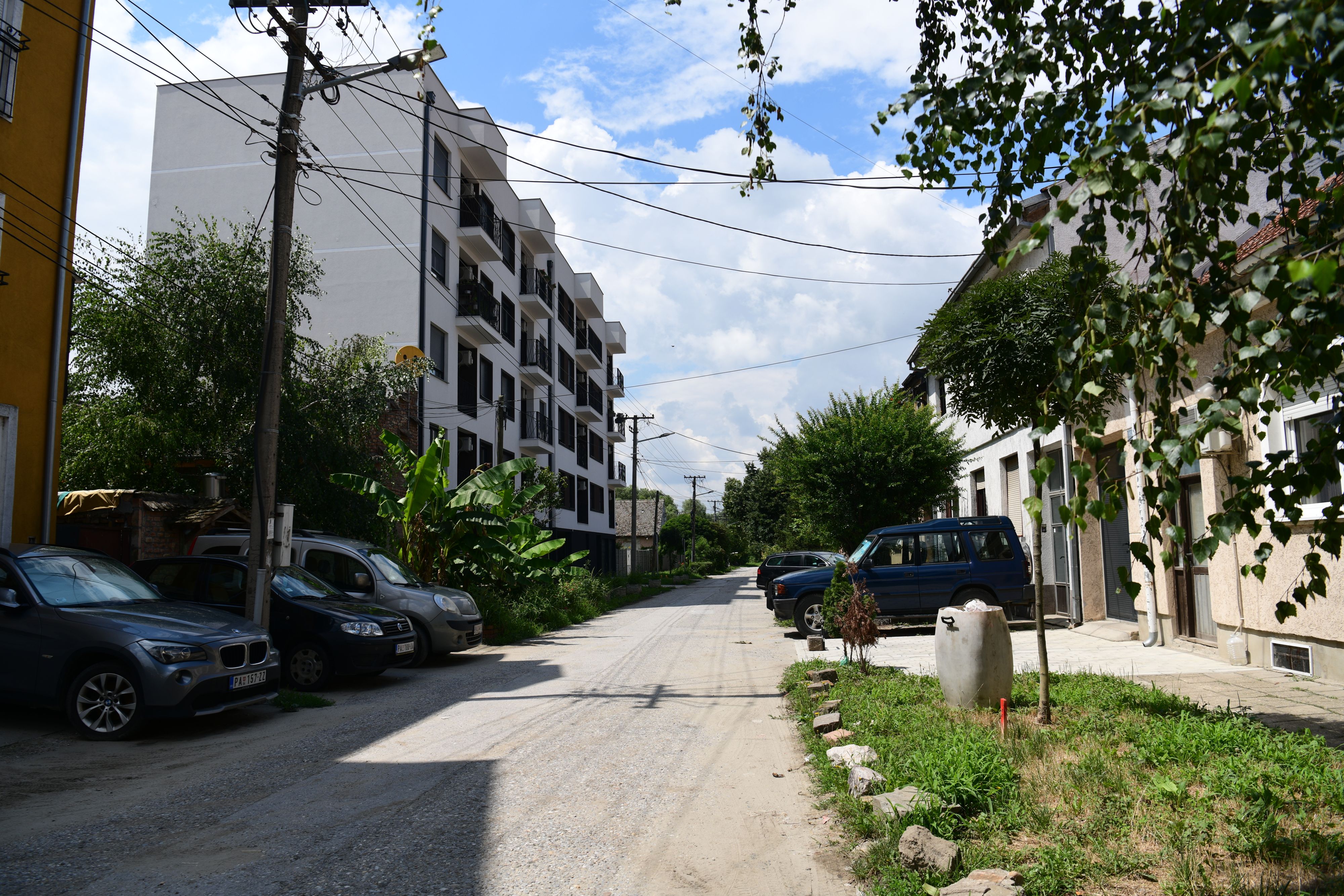 Pancevo 04. jul 2024. Obilazak hronika ulica u kojoj se dogodio zločin Dušan Dobreskov (65) osuđen je, prvostepenom presudom, na 13 godina zatvora zbog ubistva komšinice Jelene Stefanov (78) u kući u Pančevu Foto:Filip Krainčanić/Nova.rs
