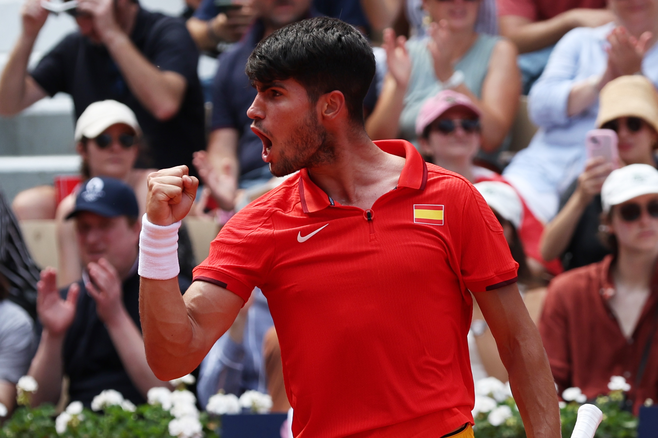 epa11512312 Carlos Alcaraz of Spain reacts during the Men's Singles Third Round match against Roman Safiullin of Russia at the Tennis competitions in the Paris 2024 Olympic Games, at the Roland Garros in Paris, France, 31 July 2024.  EPA-EFE/DANIEL IRUNGU