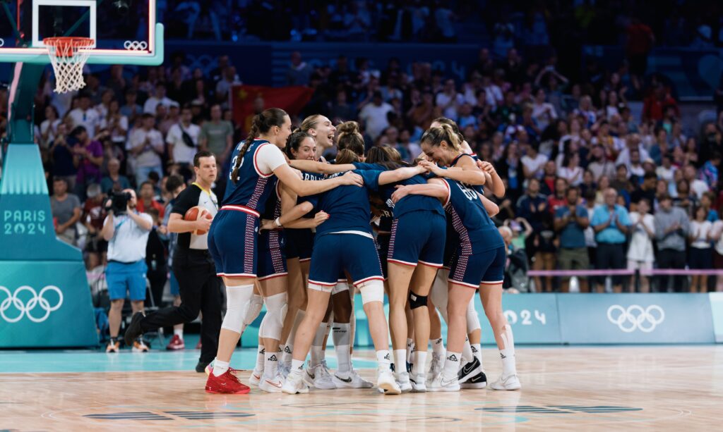 epa11512067 Team Serbia celebrate after winning the Group A match between China and Serbia in the Paris 2024 Olympic Games, at the Pierre Mauroy Stadium in Villeneuve-d'Ascq, France, 31 July 2024.  EPA-EFE/ALEX PLAVEVSKI
