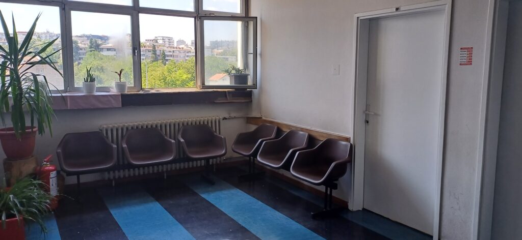 Tema: Nema termina, pacijenata, ni lekara - Reporteri Nova.rs 3 sata u čekaonici Doma zdravlja Voždovac