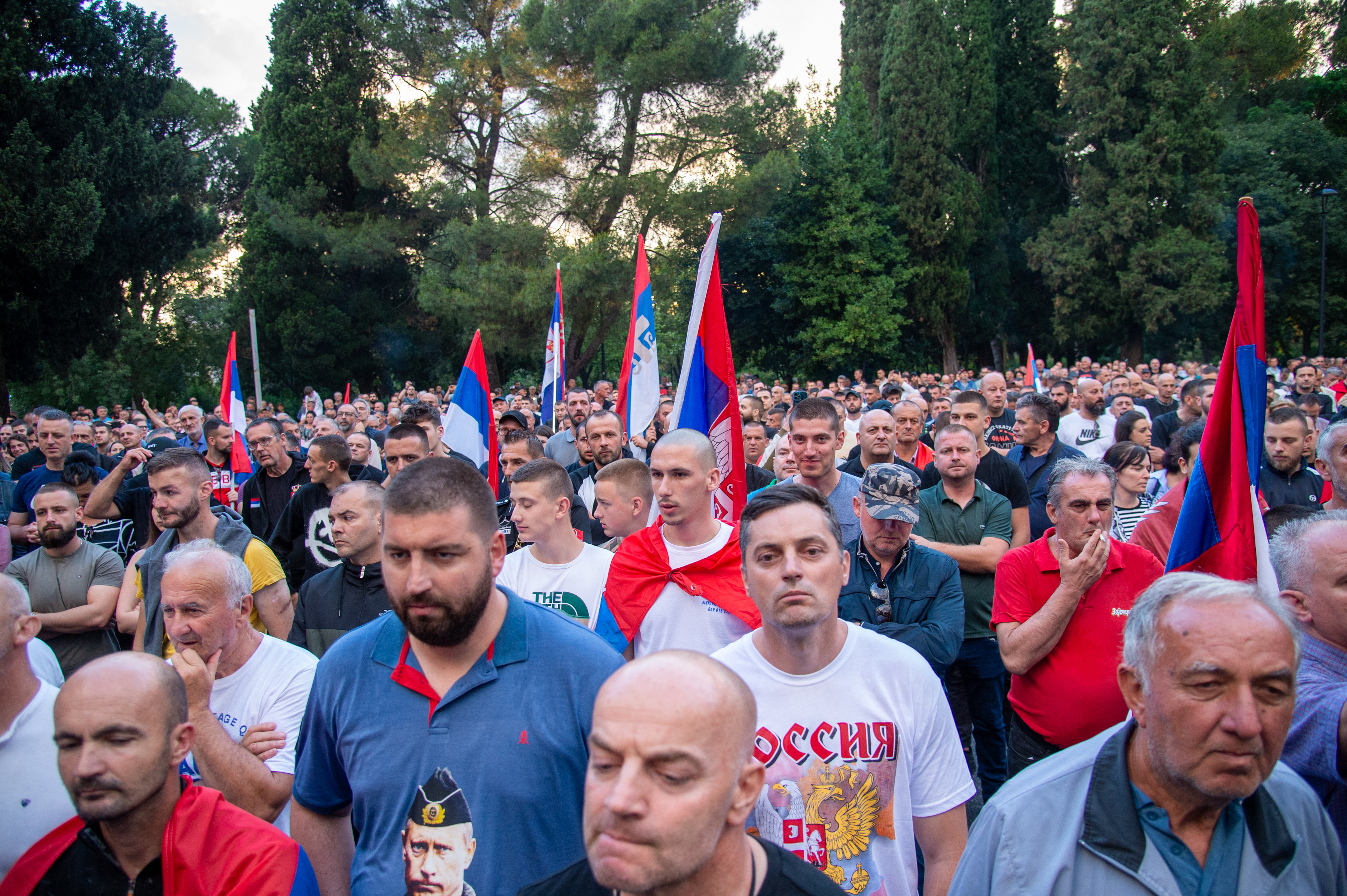 In front of the building of the Government of Montenegro in Podgorica, a gathering of citizens was held in order to express their dissatisfaction with the announcement of the executive authorities that they will support the Resolution on Srebrenica in the