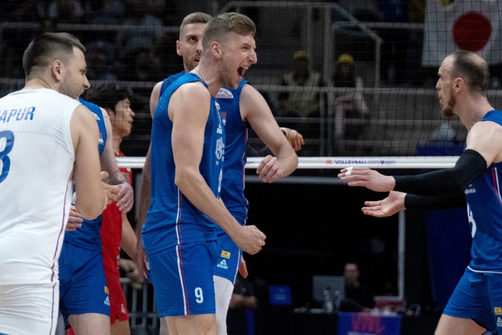 epa11365093 Nikola Jovovic (C) of Serbia celebrates against of Japan during a men's Nations League volleyball match at Maracanãzinho stadium in Rio de Janeiro, Brazil, 23 May 2024.  EPA-EFE/Andre Coelho