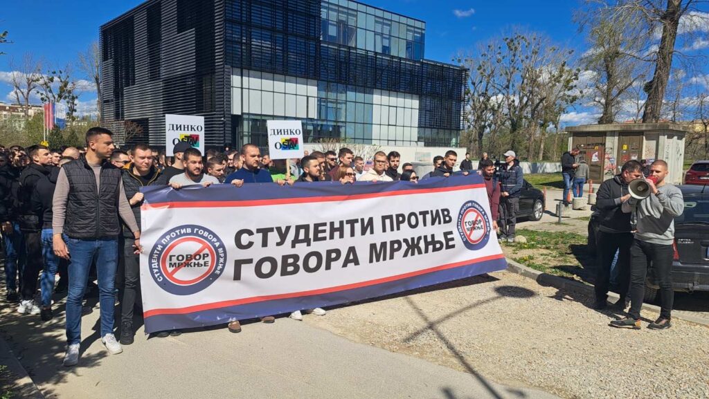 Protest u Novom sadu ispred filozofskog fakulteta dinko gruhonjić