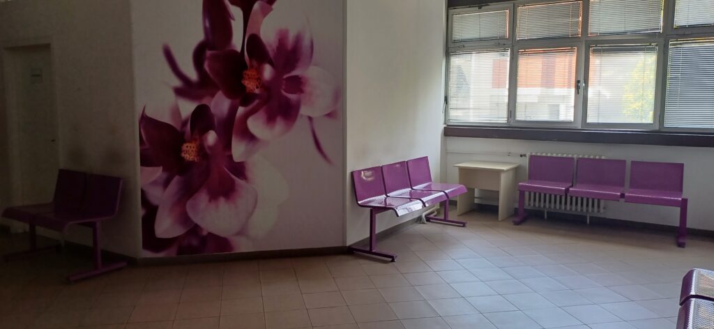 Tema: DZ Voždovac
kaver: Kolaž
sa fotke na kojoj je raspored rada lekara blurujte imena doktora
ubacite sve u galeriju i zasebno
tag: Dom zdravlja Voždovac