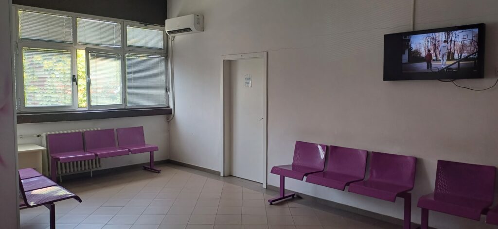 Tema: DZ Voždovac
kaver: Kolaž
sa fotke na kojoj je raspored rada lekara blurujte imena doktora
ubacite sve u galeriju i zasebno
tag: Dom zdravlja Voždovac
