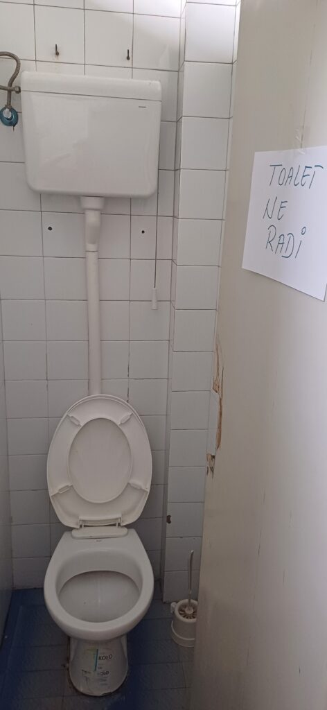 Tema: DZ Voždovac
kaver: Kolaž
sa fotke na kojoj je raspored rada lekara blurujte imena doktora
ubacite sve u galeriju i zasebno
tag: Dom zdravlja Voždovac