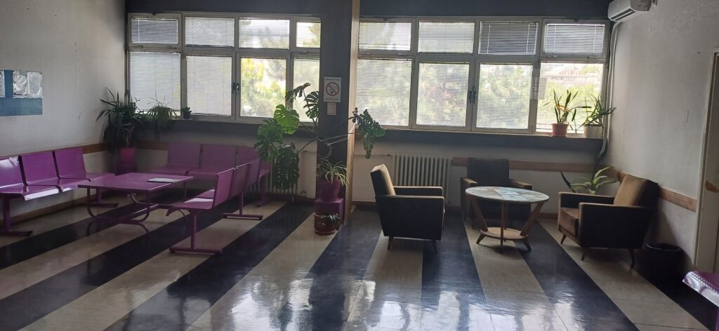 Tema: DZ Voždovac
kaver: Kolaž
sa fotke na kojoj je raspored rada lekara blurujte imena doktora
ubacite sve u galeriju i zasebno
tag: Dom zdravlja Voždovac