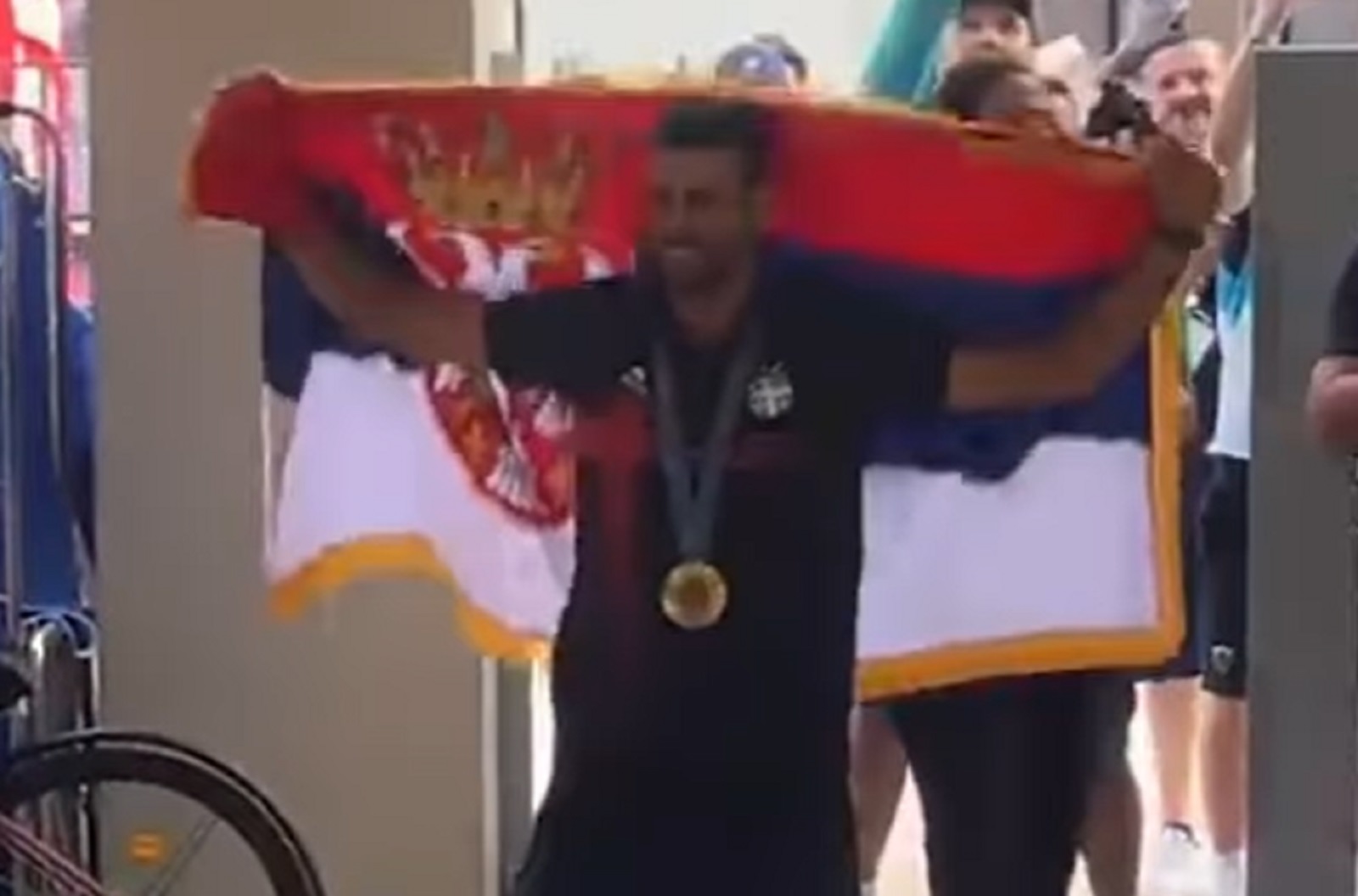 novak olimpijsko selo zlato
