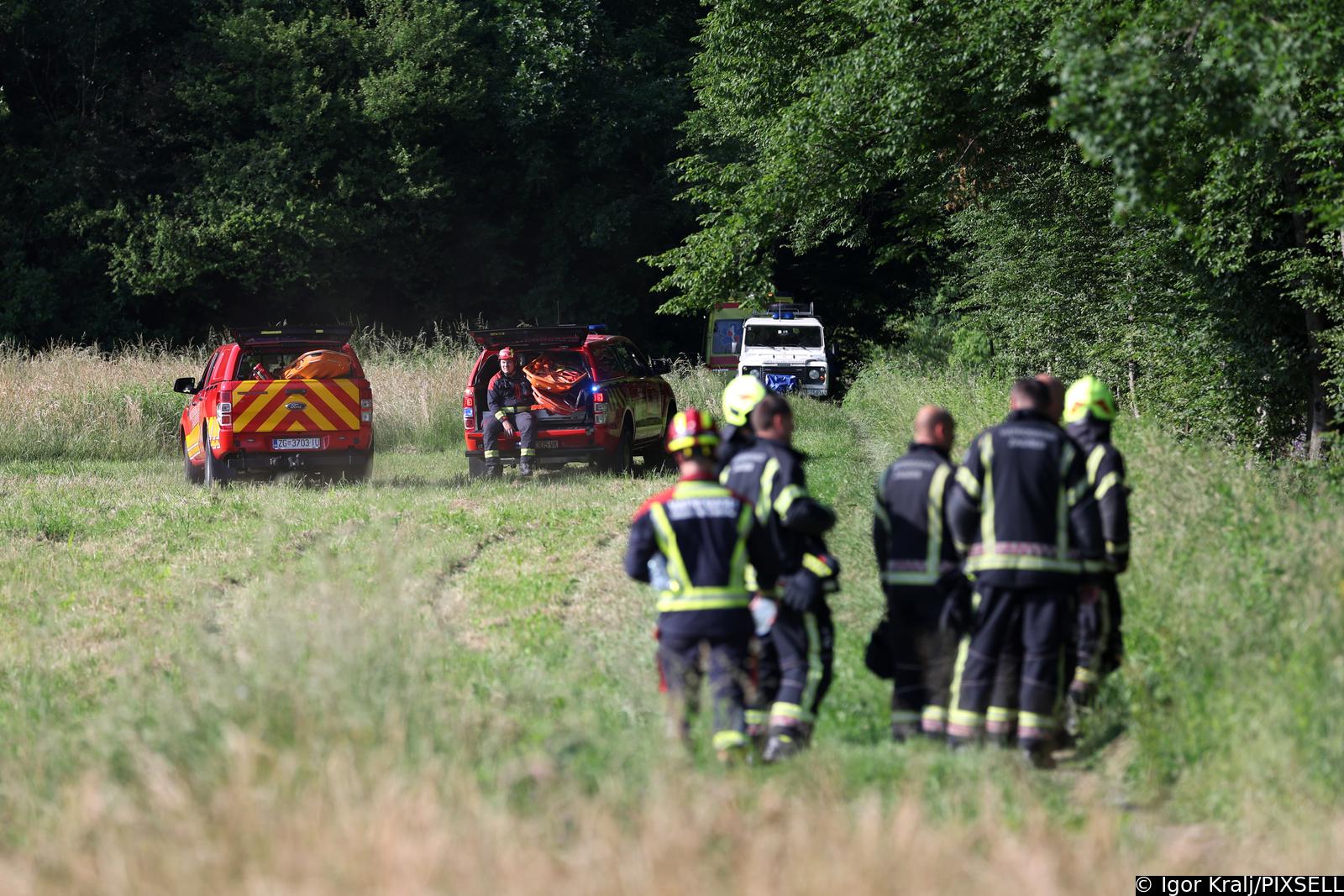 25.05.2024., Zagreb - U sumi juzno od Kerestinca pao je manji sportski zrakoplov. Na teren su izasle dezurne sluzbe te je mjesto dogadjaja osigurano. Photo: Igor Kralj/PIXSELL