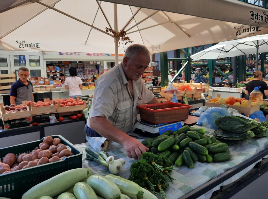 Užice, pijaca, krov na pijaci u Užicu, prodavci i kupci Foto: Slavica Panić/Nova.rs