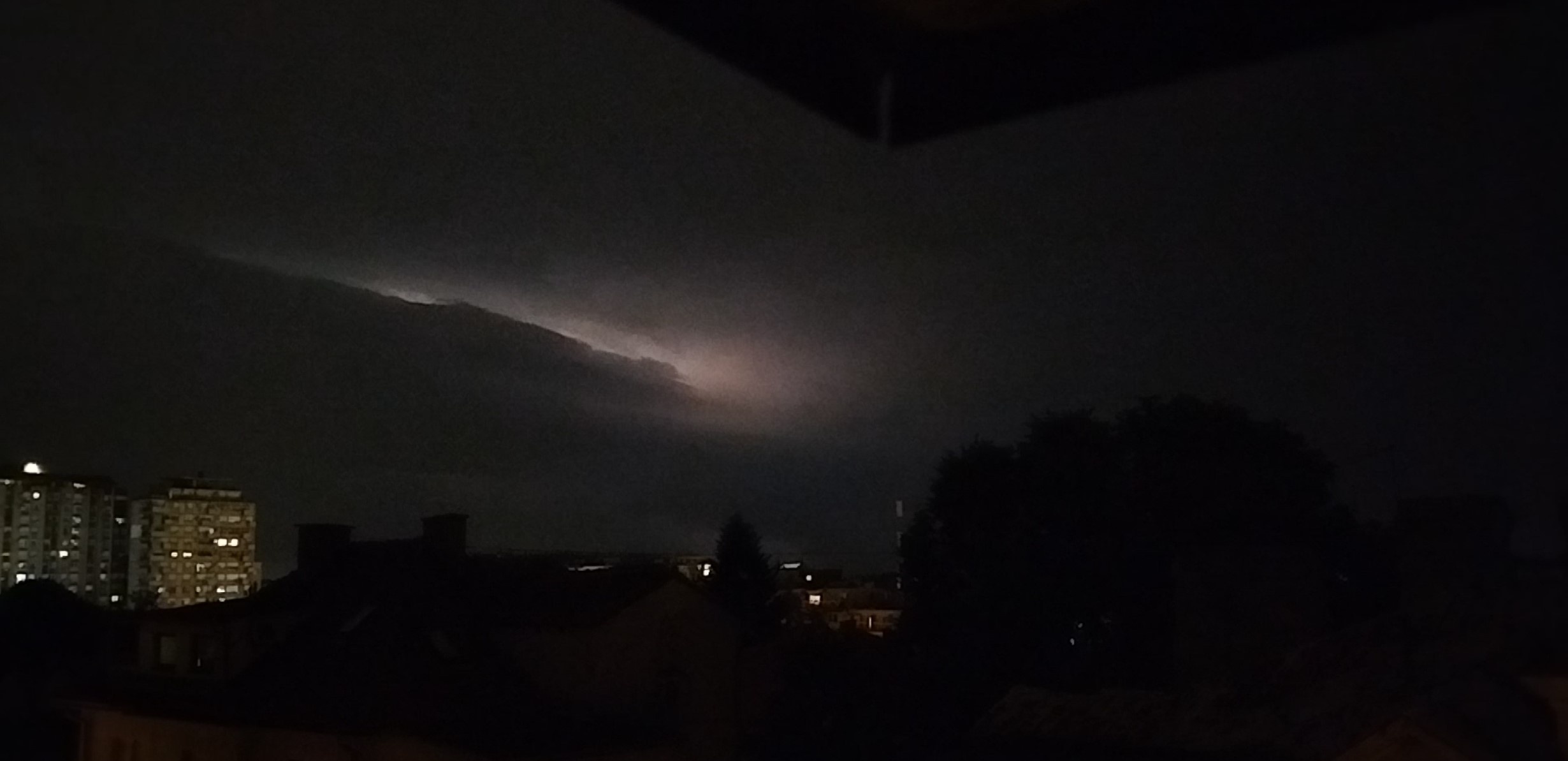 Nevreme Hala Pionir, oluja, jak vetar, sevanje, munje, gromovi