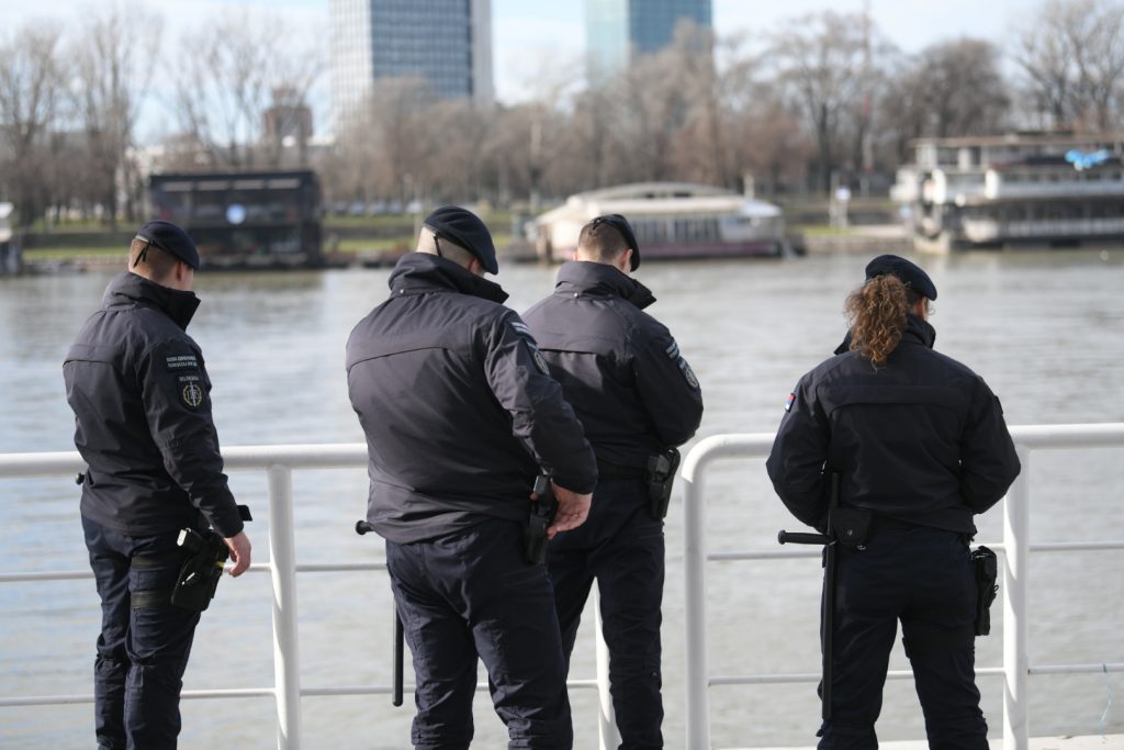 Beograd 05.01.2022. Potraga, reka Sava, policija, Savski kej, reka Sava, Matej Periš, nestao Foto: Dragan Mujan/Nova.rs