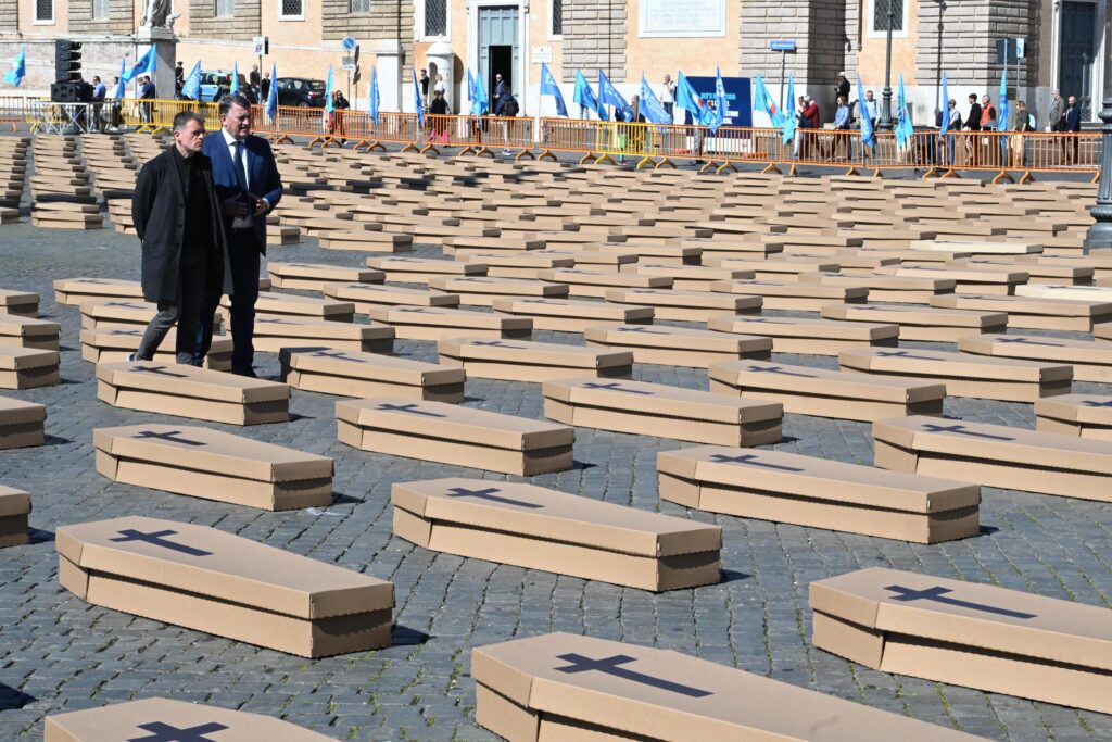 epa11229547 Cardbord coffins are set up at Piazza del Popolo by Italian Labor Union (UIL) during the campaign 'Zero dead at work' to draw public attention to the tragedy of deaths at work, in Rome, Italy, 19 March 2024.  EPA-EFE/MAURIZIO BRAMBATTI