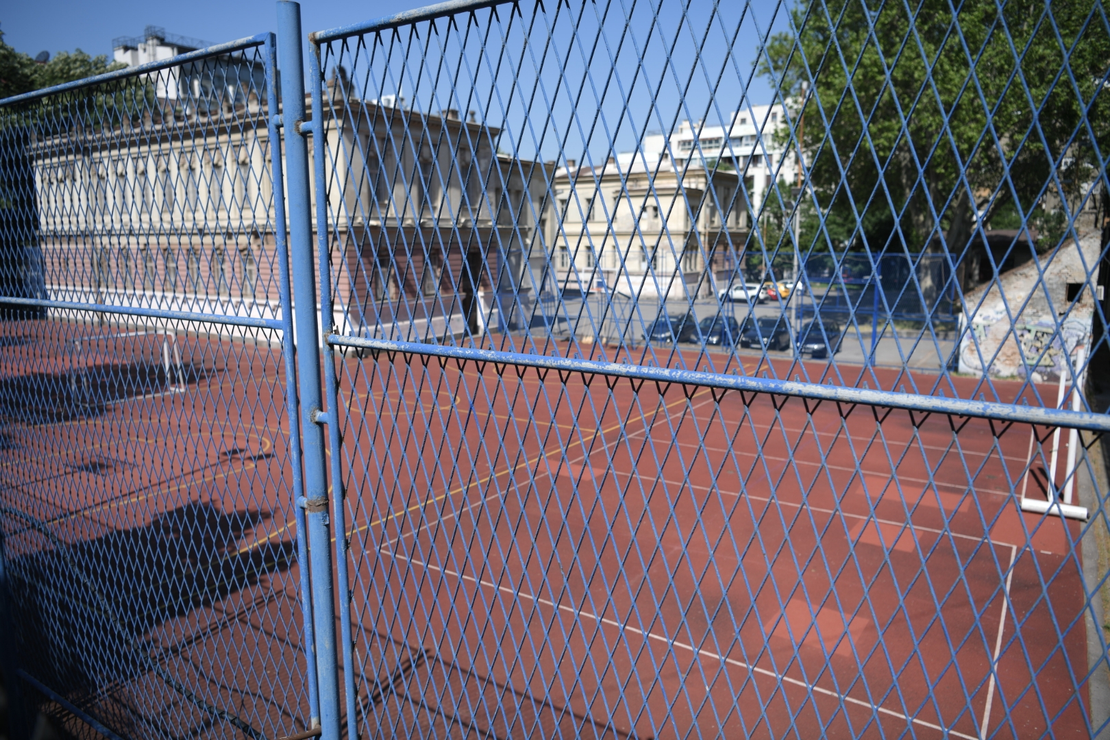 Beograd 16.05.2022. Treća Beogradska gimnazija, dvorište. Osnovna ogledna škola Vladislav Ribnikar, OOŠ Vladislav Ribnikar, ulica Kralja Milutina, zgrada, dojava o bombi u školi, bomba Foto: Dragan Mujan/Nova.rs