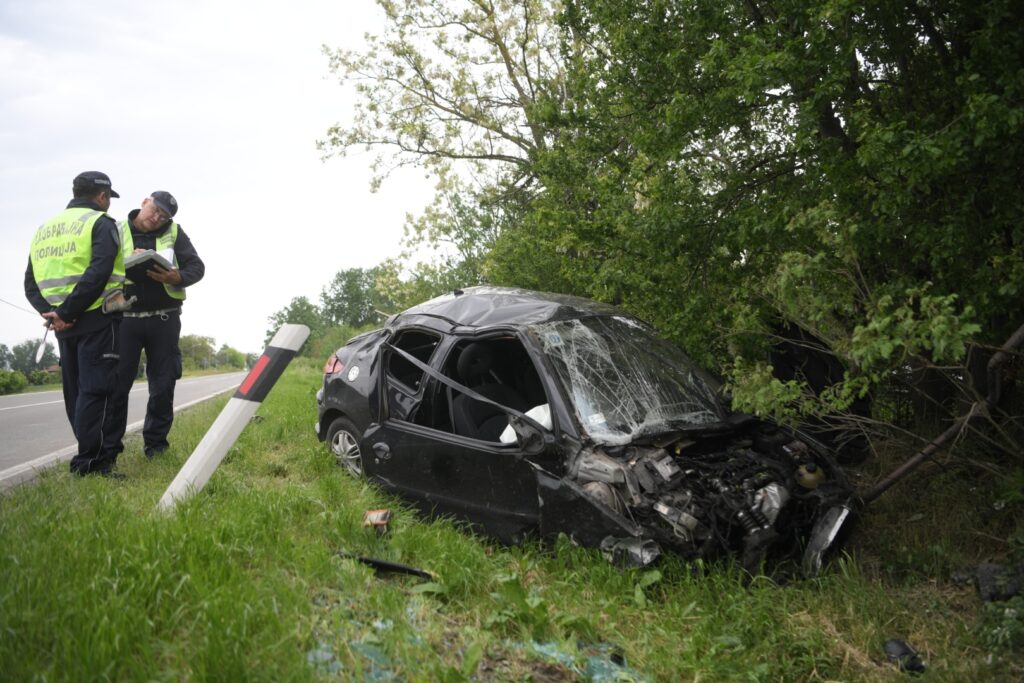 Beograd 14.05.2023. Zrenjaninski put, saobraćajna nesreća, automobil marke Peže, Peugeot, policija, uviđaj, uvidjaj Foto: Dragan Mujan/Nova.rs