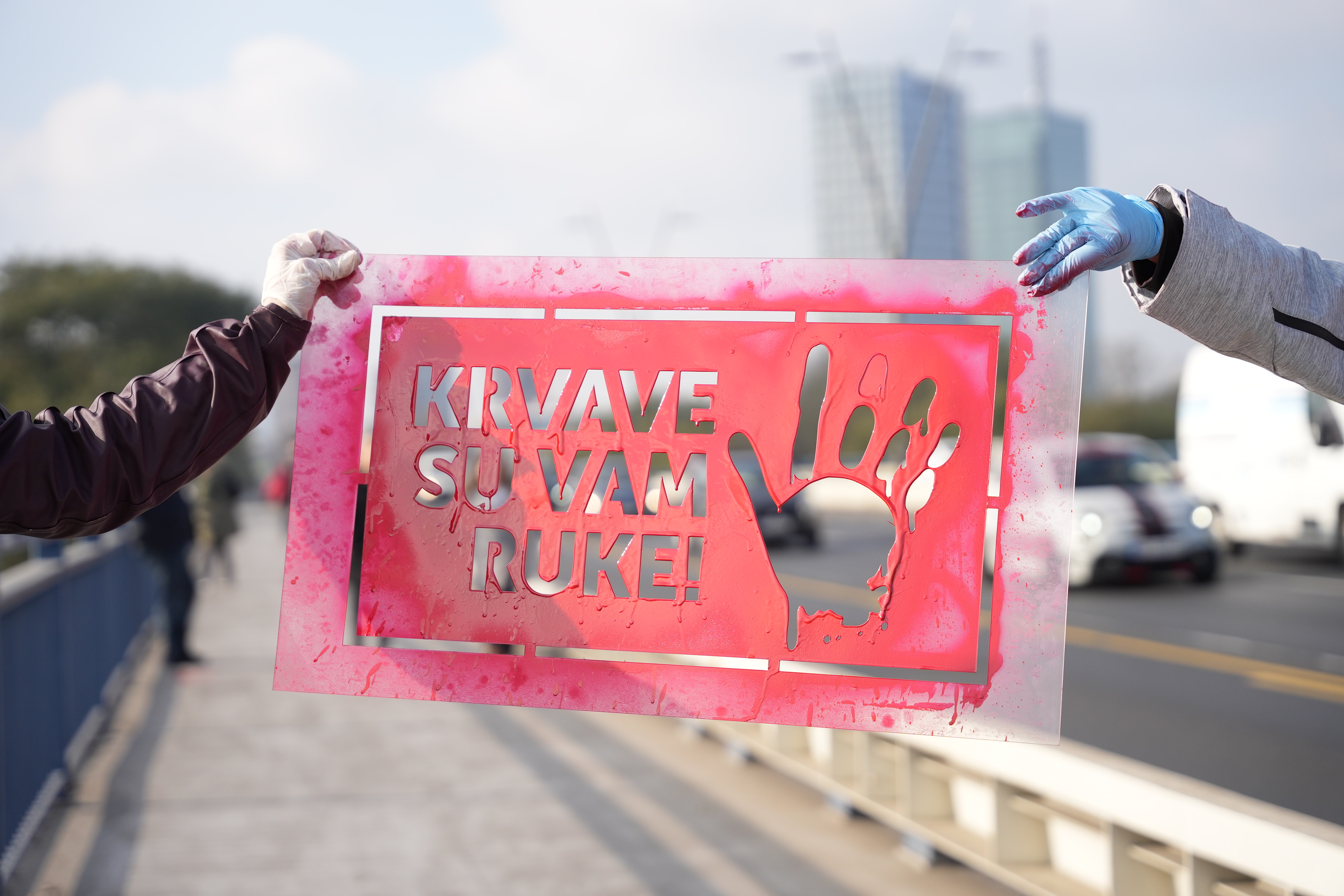 Krvave su vam ruke Foto: Zeleno-levi front na Brankovom mostu