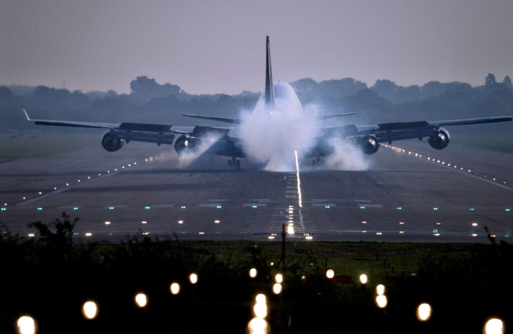 y at dawn over the runway lights on adjoining farmland,Image: 3404841, License: Rights-managed, Restrictions: , Model Release: no, Credit line: Roger Bamber / Alamy / Profimedia