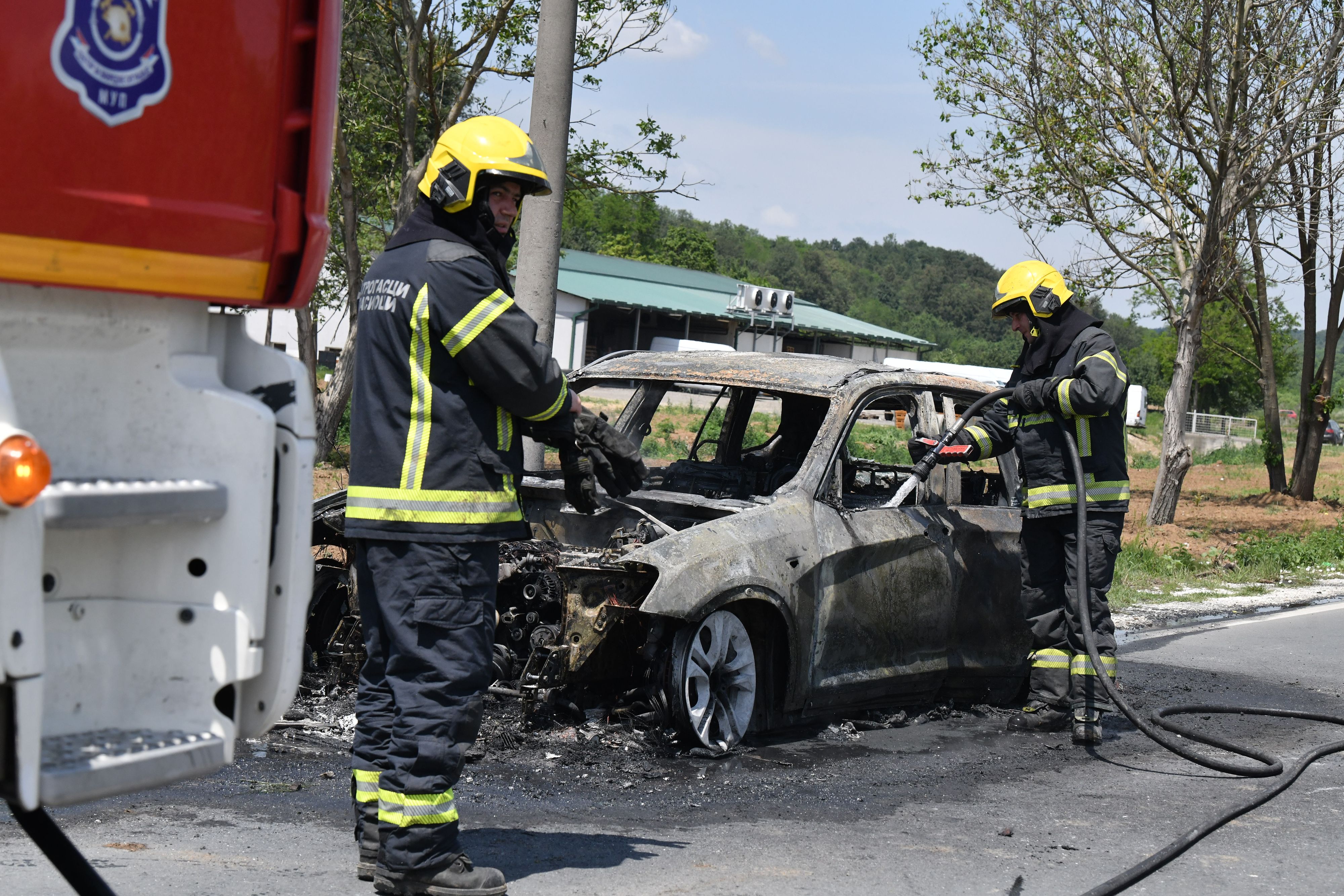 mladenovac izgoreo auto nkod knez pumpe auto pozar vatrogasci