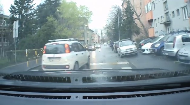 Beograd, Karaburma, preticanje, pešački prelaz Foto: Instagram/192_rs