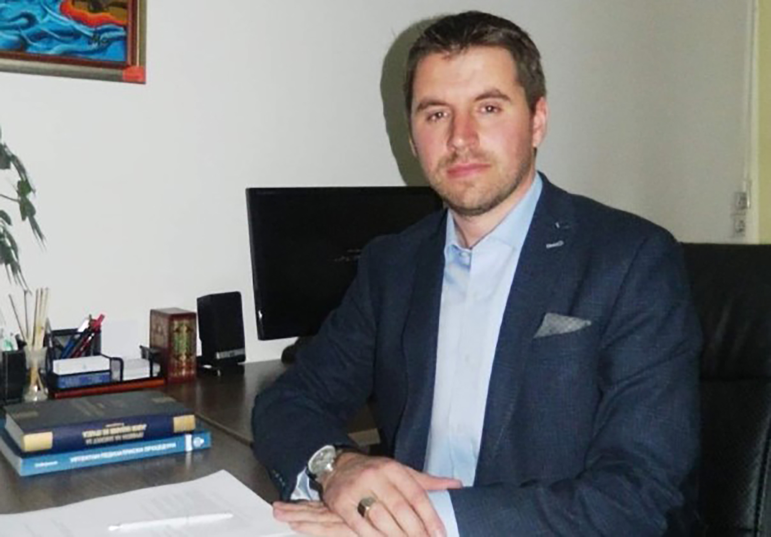 U Aračinovu u Severnoj Makedoniji je danas popodne došlo do pucnjave i napada iz automatskog oružja, a prema potvrđenim informacijama, meta napada bio je gradonačelnik ove opštine Ridvan Ibrahimi.