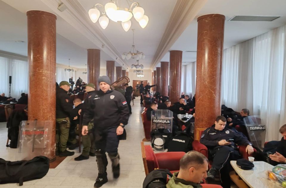 Novi Sad, 03.12.2024. Sednica Skupštine Novog Sada, zahtev novosadske opozicije da se smeni Milan Đurić sa mesta gradonačelnika. Skupština Vojvodine Foto: 021.rs
