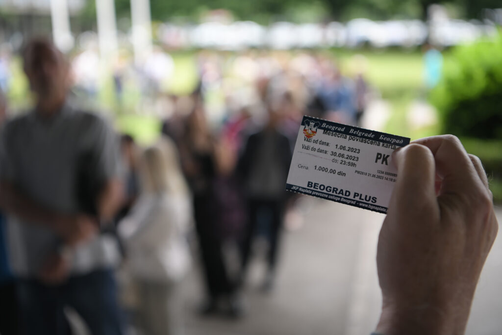 Beograd 31.05.2023. prodaja mesecnih karata za gradski prevoz, redovi, cekanje, guzva