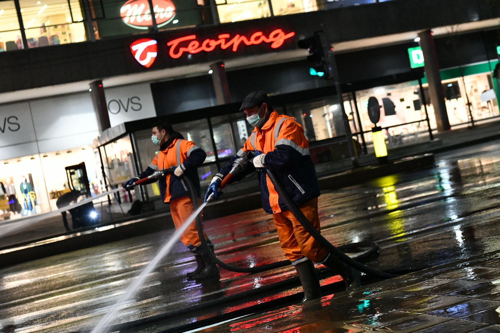 Beograd 18.03.2020. Terazije. Dezinfekcija ulica, pranje ulica, šmrk, gradska čistoća, đubretari, policijski čas, vanredno stanje, koronavirus Foto: Vladislav Mitić/Nova.rs