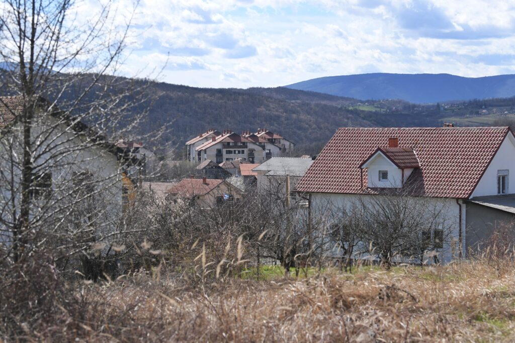 28.03.2024. Iskopavanje terena, kopanje. Kuća i imanje gde je nestala mala Danka Ilić. Nestanak devojčice Danke Ilić, Danka Ilića, dvogodišnja devojčica  nestala u naselju Banjsko polje Foto: Goran Srdanov/Nova.rs