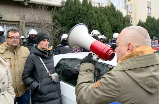Srđan Milivojević ispred PU Novi Sad foto: N1