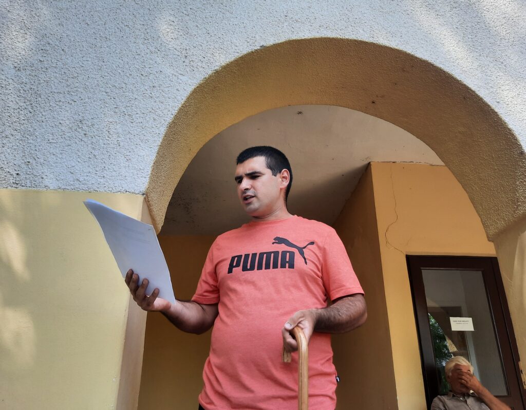 Meštani Lunovog sela i Lužničke doline danas su organizovali zbor na kome su zajedno definisali dalje
korake po pitanju rešavanja problema deponije koja bez prestanka gori od 3.maja.