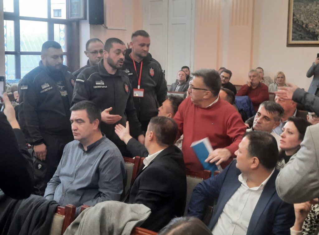 Užice, Mera udaljenja za odbornika koji je tražio podršku studentima i odao počast žrtvama
