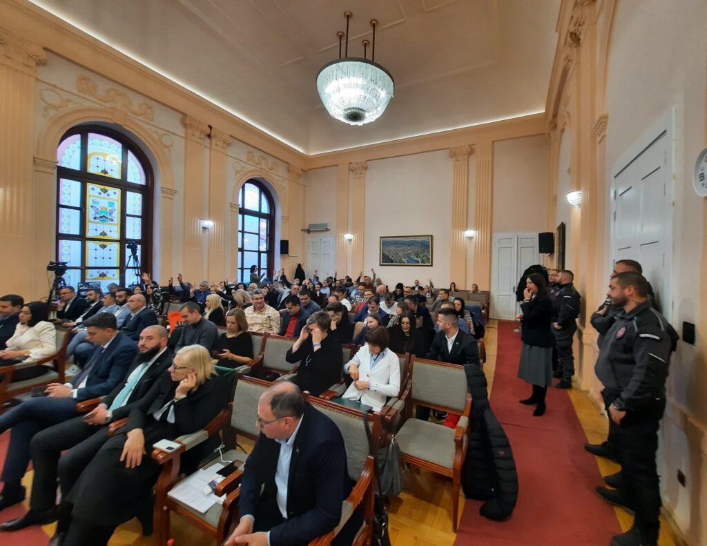 Užice, Mera udaljenja za odbornika koji je tražio podršku studentima i odao počast žrtvama