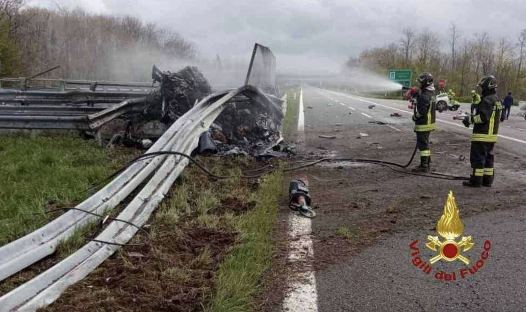 Italy, Ivrea: Ferrari with Swiss license plate,  crashes on the motorway and catches fire. Two dead