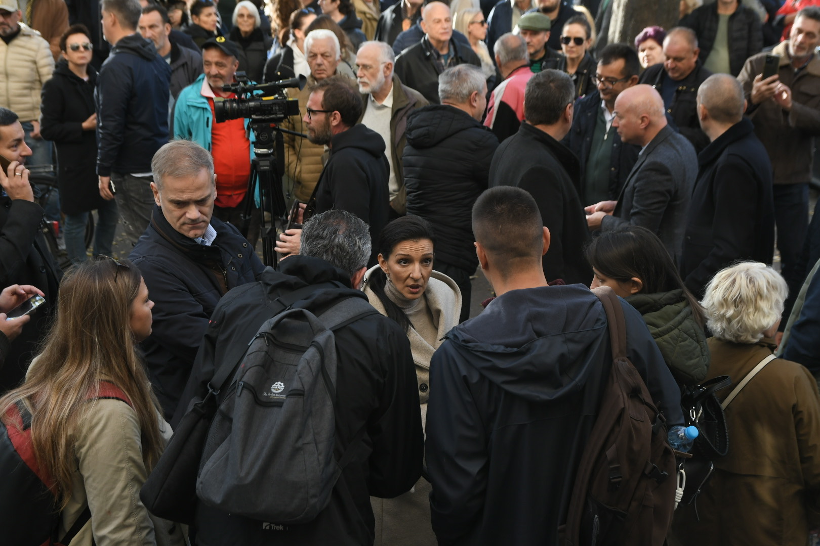 Novi Sad 07.11.2024. Protest zbog hapšenja Gorana Ješića, protest ispred zgrade suda u Novom Sadu Foto: Nenad Mihajlović/Nova.rs