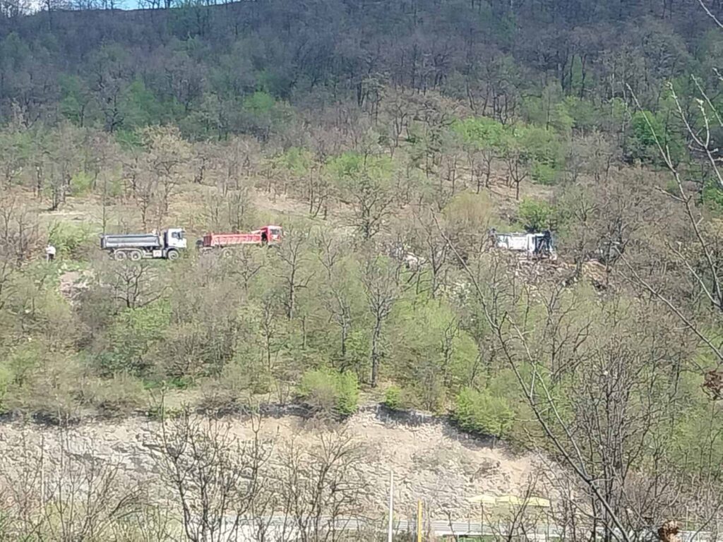Brestovac, Banjsko Polje, Bor Nestanak devojčice Danke, Danka Ilić, Policija, divlja deponija na Starom banjskom putu kod Bora
Deponija blokiran ulaz gde je Danka, Blokiran drugi ulaz u deponiju