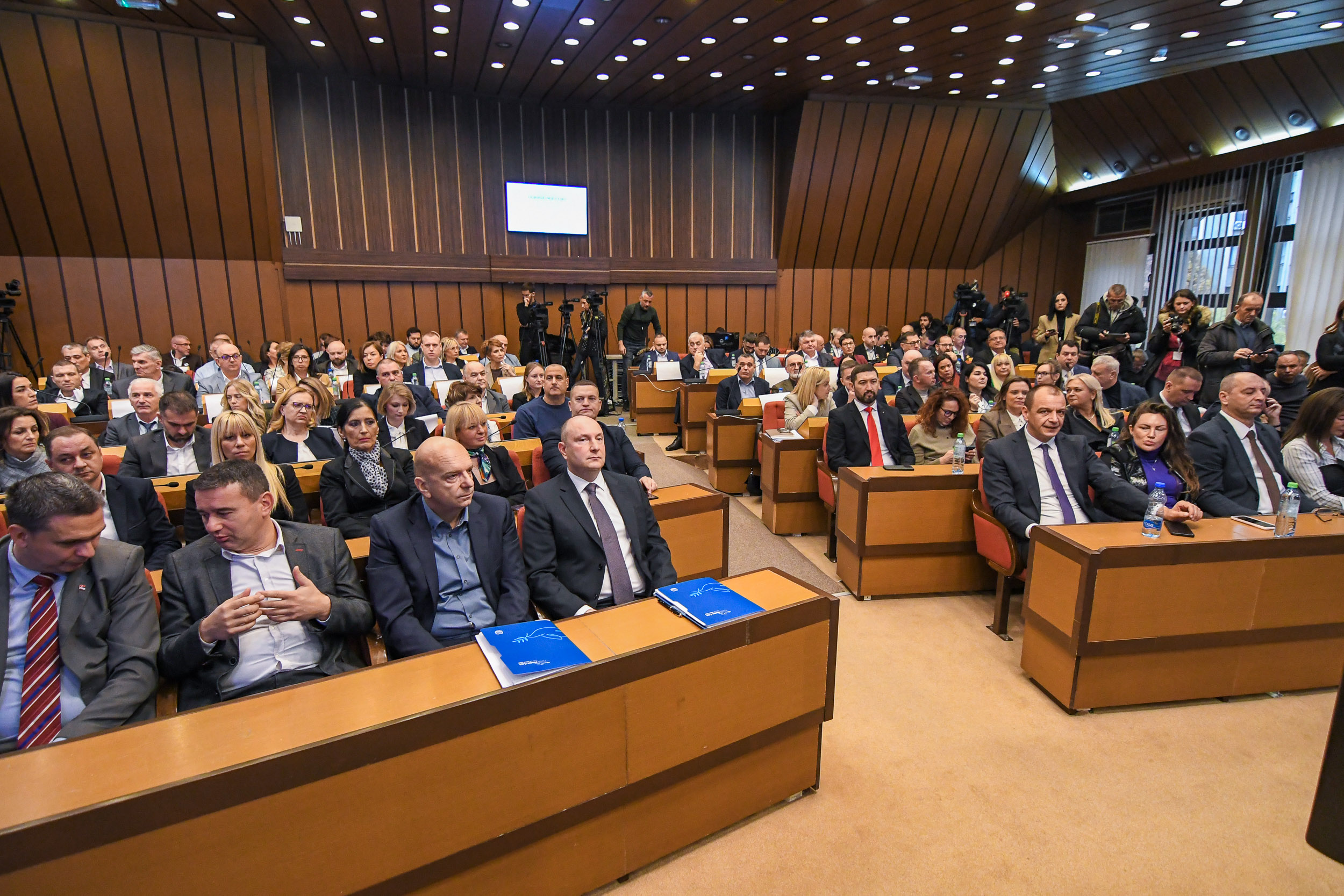 Novi Sad, 03.12.2024. Sednica Skupštine Novog Sada, zahtev novosadske opozicije da se smeni Milan Đurić sa mesta gradonačelnika. Skupština Vojvodine Foto: Nenad Mihajlović/Nova.rs