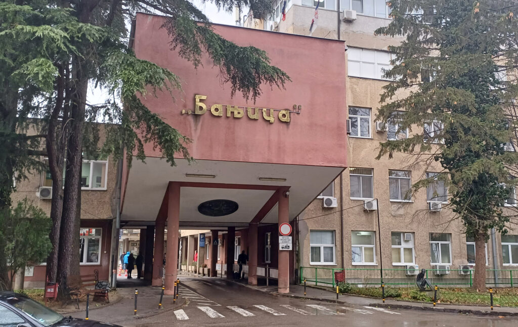 beograd 04.01.2023 institut banjica bolnica cekaonica red lekari pacijenti  Obišli smo Institut Banjica da proverimo ministarkine reči, da možda ne treba "baš svima" novi kuk ili koleno