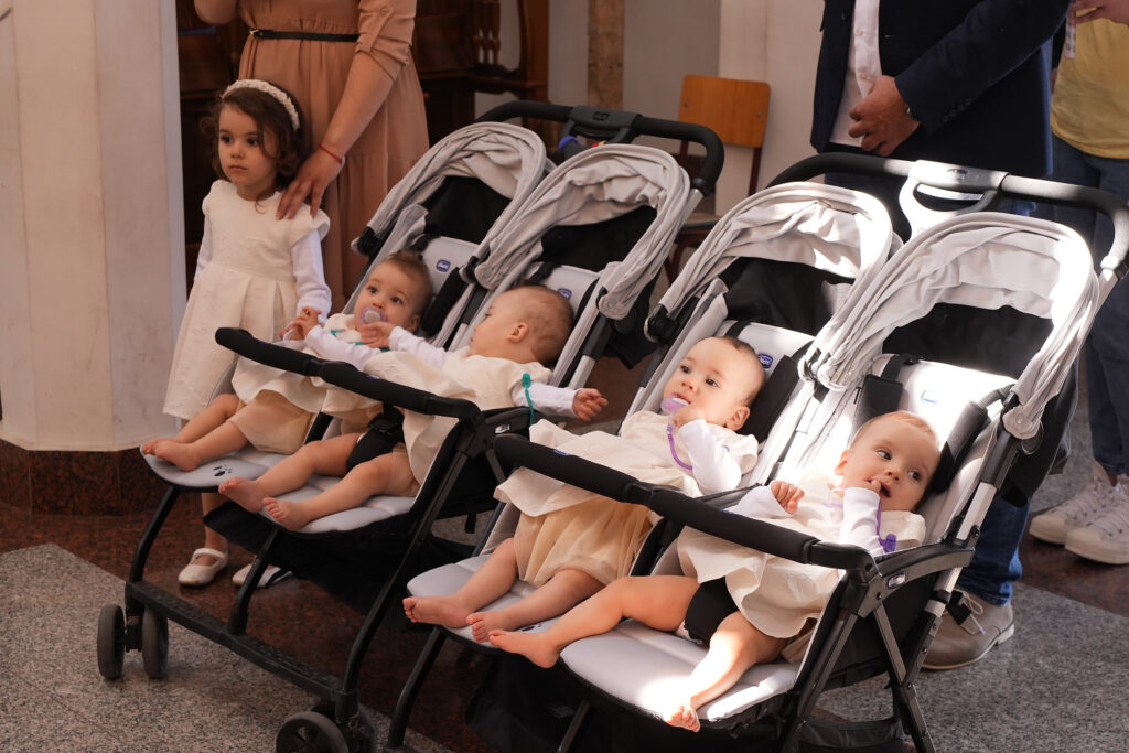 Porodica Gaćeša, krštenje dece, četvorke i devojčica Foto: Alkom - Aleksandar Rakic