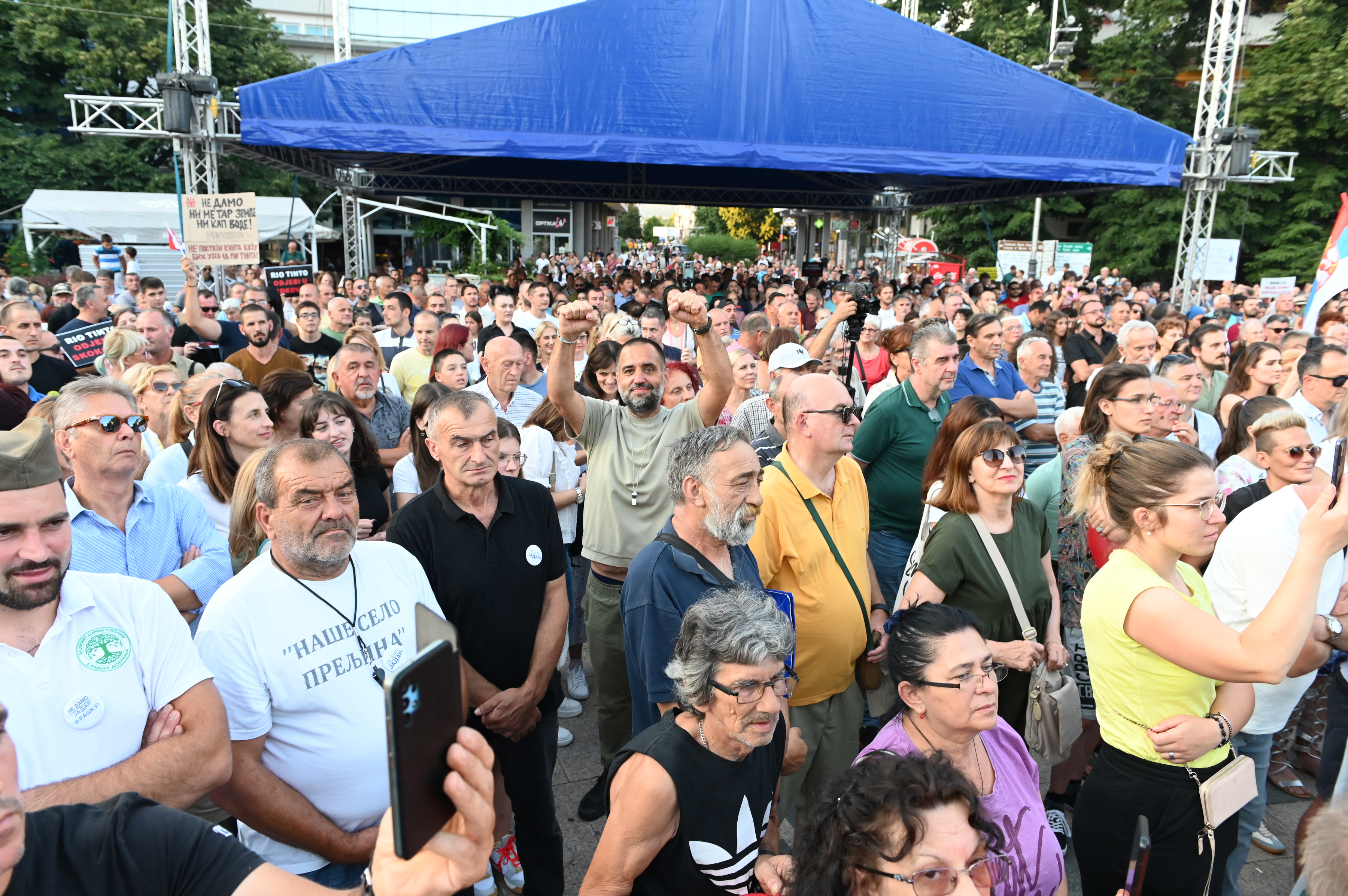 The protest "Stop Rio Rinto - let's stop the destruction of Serbia" and "Stop the sale of the Kraljevo Pharmacy" was held on the Serbian Warriors Square in Kraljevo.