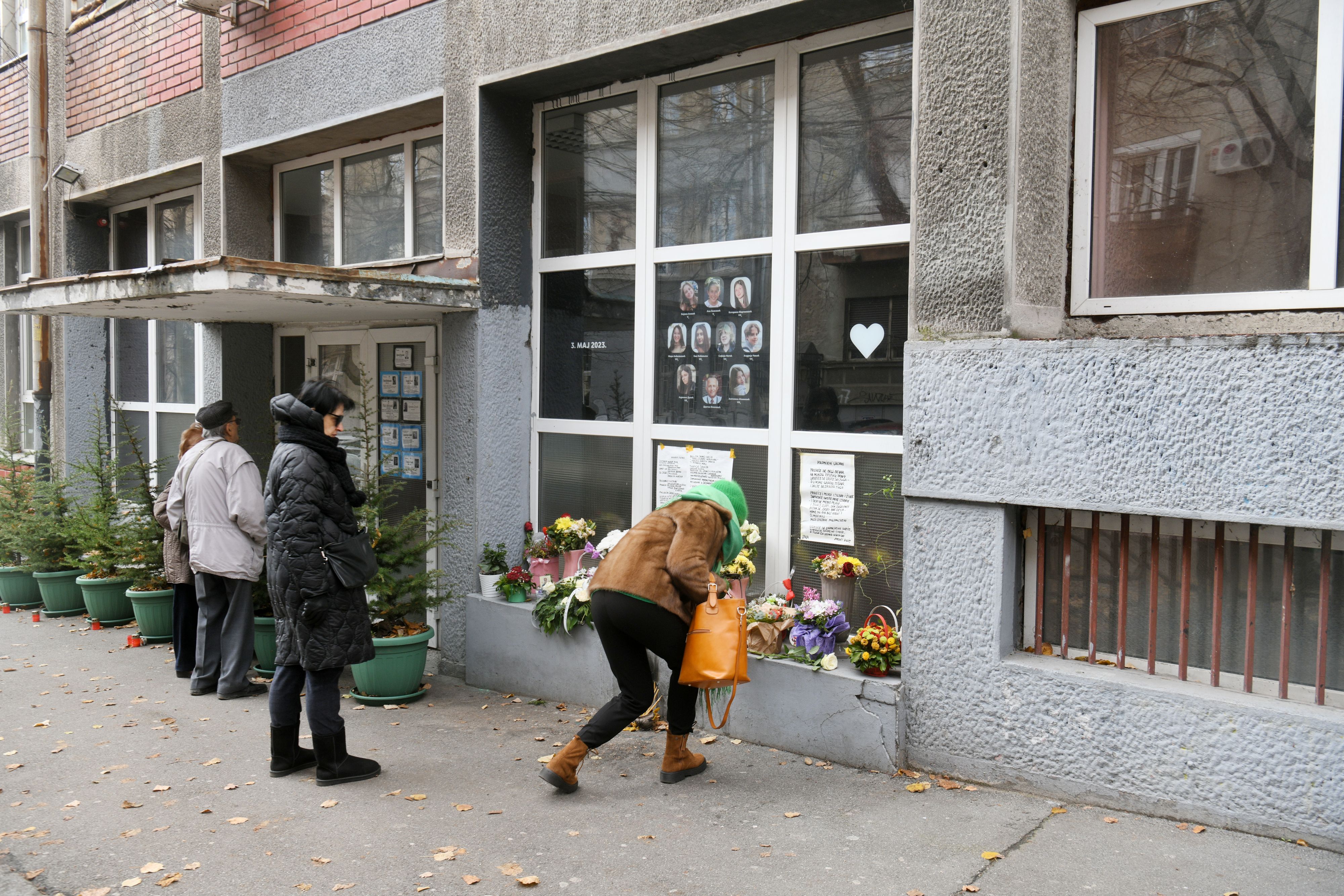Beograd, 16.12.2023. Osnovna škola Vladislav Ribnikar, protest roditelja ubijene dece ispred škole Foto: Filip Krainčanić/Nova.rs