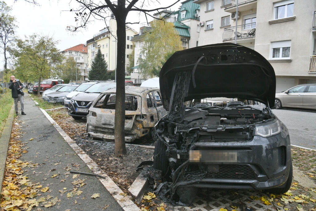 Beograd 23.11.2023.  Izgoreli automobili, izgoreo automobil Aleksandra Seničića, direktora Jute, Dedinje, hronika Foto: Filip Krainčanić/Nova.rs